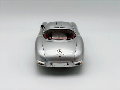Limited Edition CMC Mercedes Benz 300 SLR Uhlenhaut cupé 1955